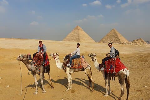 Excursão de meio dia à Grande Pirâmide e Esfinge com passeio de camelo saindo do Cairo