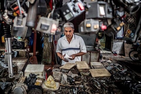 Into the Thieves Market Hanoi Photo Tour