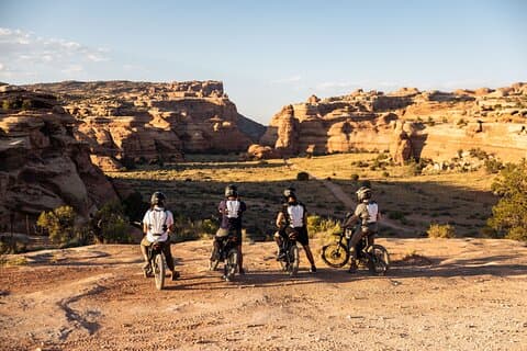 Tour in bici da corsa elettrica: esplora i ponti Gemini e i canyon di arenaria, Moab
