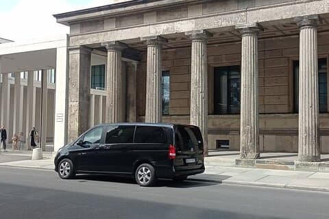 Minivan, chauffør og guide orienteringstur til Berlin