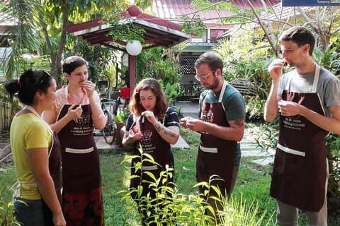 Thailändsk matkultur och matlagningstekniker från vår trädgård i Chiang Mai