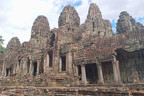 En dags delad resa till Angkor-templen med solnedgång