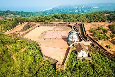北ゴアのプライベート全日ガイド付きツアー