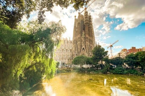 Barcelona: Private Sagrada Familia & Park Guell tour with Pickup