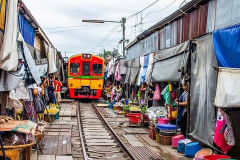 Damnoen Saduak flytende marked og Maeklong Railway Market Tour