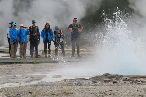 6-Mile Geyser Hiking Tour in Yellowstone with Lunch