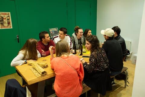 Vegansk vinprovning i Paris precis bredvid Père Lachaise