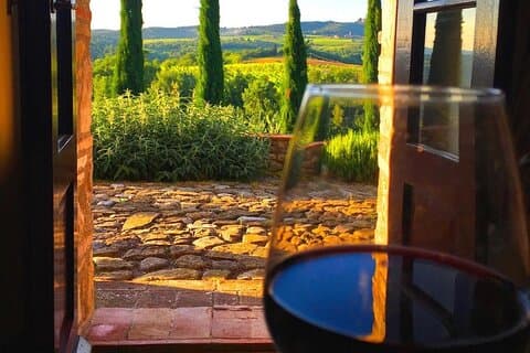Privat vin tur med smaksprøver i Peza Valley (lunsj inkludert)
