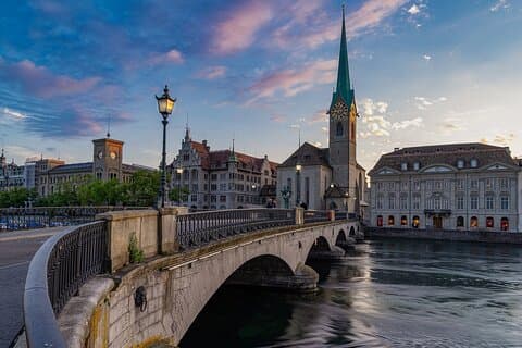 Privat overførsel i Alperne fra Zell am See til Zürich, engelsktalende chauffør