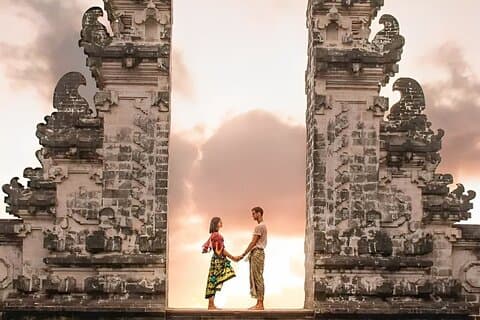 Gates of Heaven Tour: Tirta Gangga - Kanto Lampo vattenfall