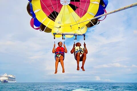 Privat Bali romantisk partur med parasailing-eventyr