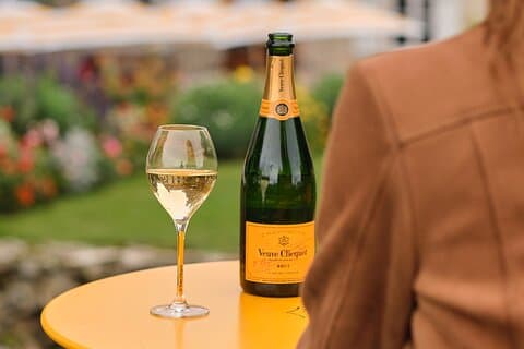 Veuve Clicquot Tasting and Fun Private Tour i Champagne