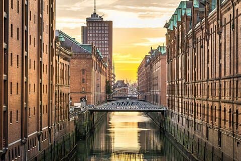 Private Transfer From Bremen to Hamburg, English Speaking Driver
