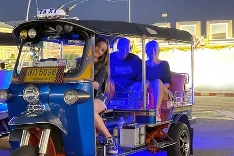 Tuk-tuk-tour Bangkok by Night met Chinatown-maaltijd en hoteltransfers
