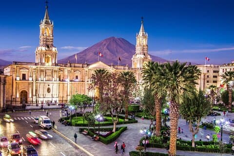 Privater Transfer von Puno nach Arequipa mit englischsprachigem Fahrer