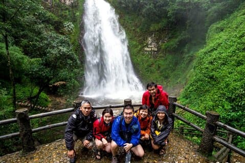 Cascada de plata del amor de Sapa, puerta solitaria del árbol en el cielo, San Sa Ho