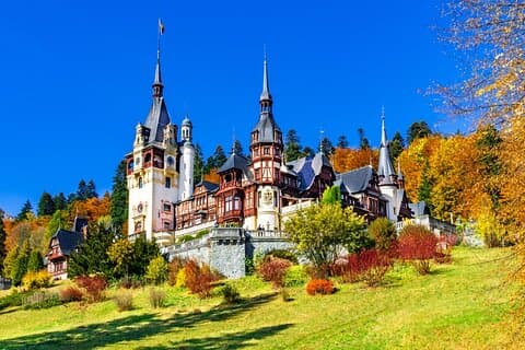 Visite d'une journée du château de Dracula et de Peles en Roumanie + BONUS visite de la ville de Brasov