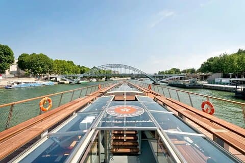 Tour privato in auto d'epoca di Parigi con crociera, open bus e prelievo dall'hotel