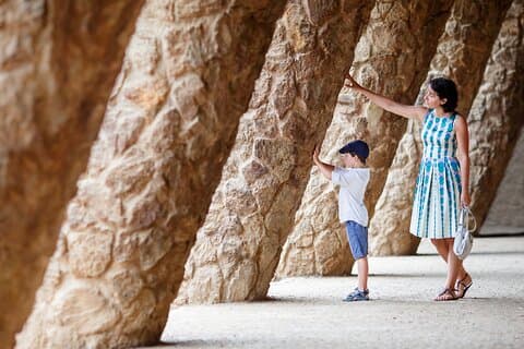 Tour privado a pie en familia en Barcelona Patrimonio Gótico