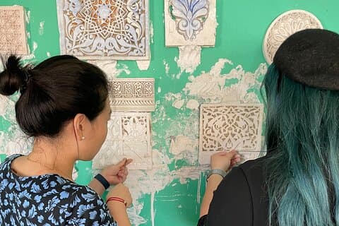 Workshop Marokkaans gipsbeeldhouwen in Fez