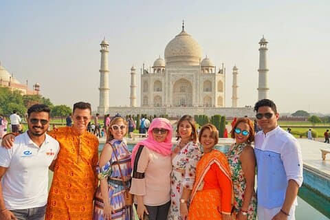Taj Mahal Tour von Jaipur mit privatem Auto und professionellem Guide.