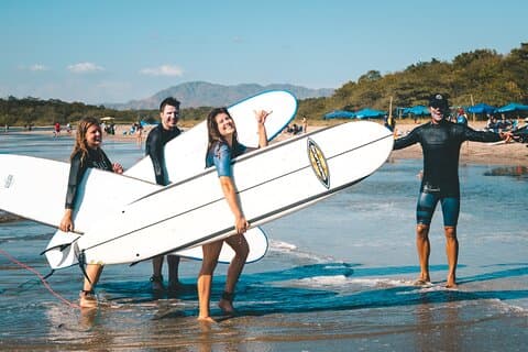 5-stjerners surfetimer i Tamarindo, med SALT Surf som livsterapi