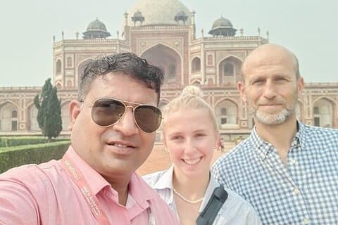 Tour privato di Delhi di un'intera giornata, compresi i biglietti d'ingresso con guida