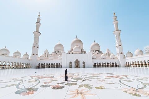Abu Dhabi City Tour from Dubai: Qasr Al Watan, Emirates Palace, Mosque