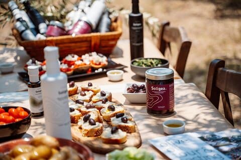 Privétour van een hele dag Korinthe en olijfolieproeverij vanuit Athene