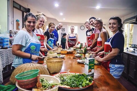 Clase de cocina tailandesa con visita al mercado local en Chiang Mai