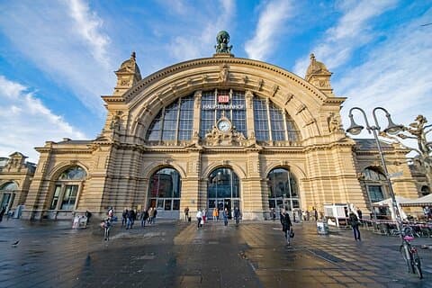 Private arrival OR departure transfer in Frankfurt