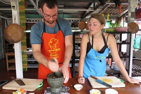 Halvdags thailändsk matlagningskurs och marknadstur från Chiang Mai