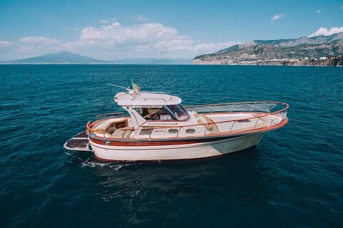 Excursión privada en barco por la costa de Amalfi de día completo desde Sorrento o Positano