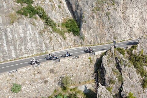 Alquiler de motos para visitar Sorrento, Costa Amalfitana, Positano y más
