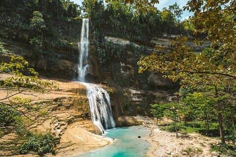 Waterfalls Tour with Boodle Fight Lunch in Bohol