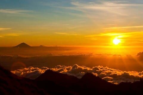 Trekking all'alba sul monte Agung a Bali