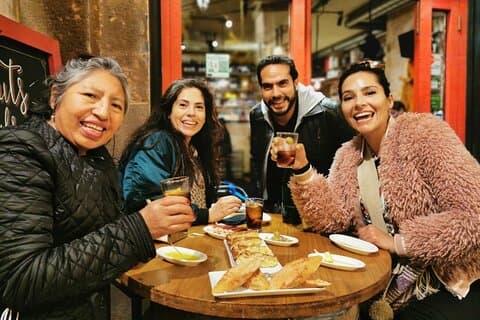 Tapas og vin på middag på Hidden Bodegas i Barcelonas gamleby