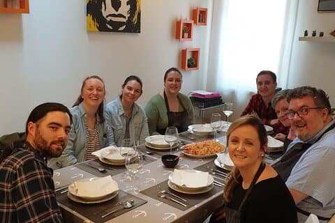 Cena local con ingredientes frescos del mercado de Rialto en Venecia
