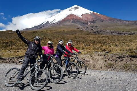 Tour en bicicleta Cotopaxi desde Quito – Explora el volcán en bicicleta