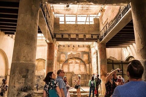 Transfer vom Amalfiküste nach Neapel mit Tour in Herculaneum.