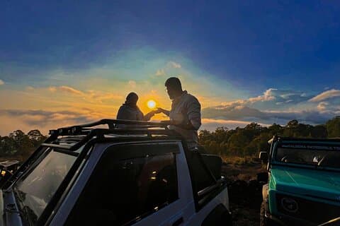 Mount Batur Jeep-Abenteuer bei Sonnenaufgang mit Guide