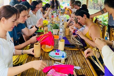 Hoi An Basket Boottocht en Lantaarn Maken Class door Phu Lanh
