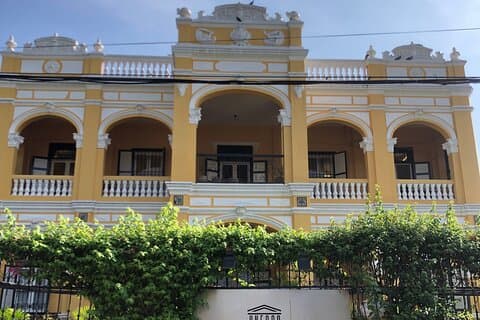 Architectural tour in Phnompenh