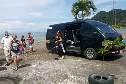 Directe gedeelde shuttle van Monteverde naar Playa Hermosa & Jaco