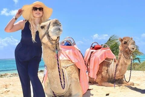 Expedición en camello y club de playa en la Riviera Maya