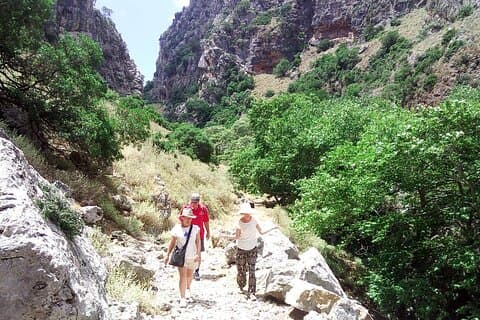 Aventura de caminhada no desfiladeiro Polyrrinia e Sirikari. Tour privado