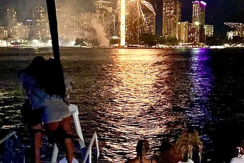 Friday Night Firework Cruise in Waikiki