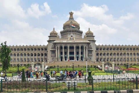 Église Saint-Marc + Cubbon Park + Vidhana Soudha + Musée = Bangalore Royal Walk