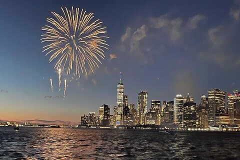 Tour in barca di lusso di Fuochi d'artificio del 4 luglio a New York City