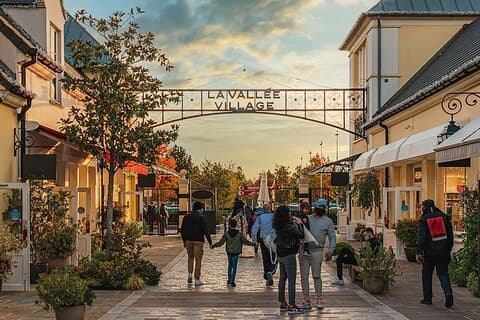 La Vallée Village-Parisian Chic Outlet Shopping Spot-Private Reise